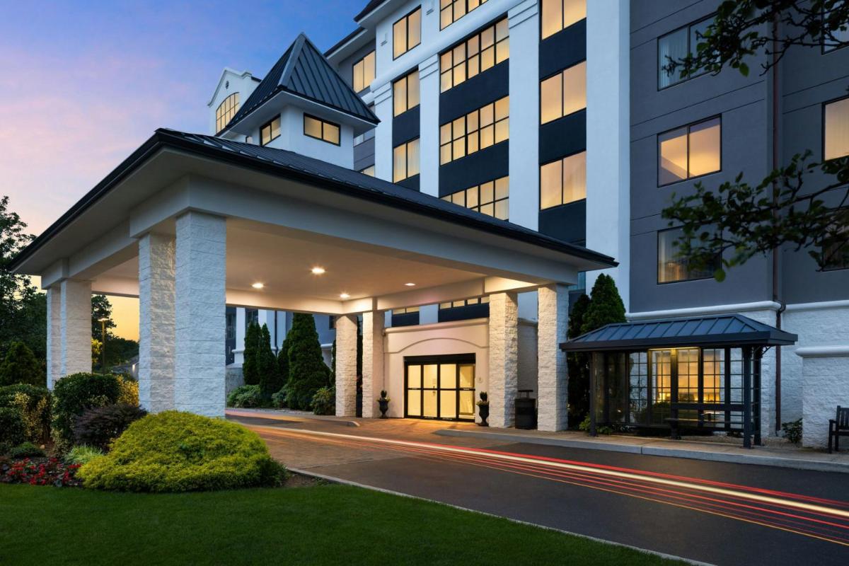 Courtyard Long Island MacArthur Airport - Housity