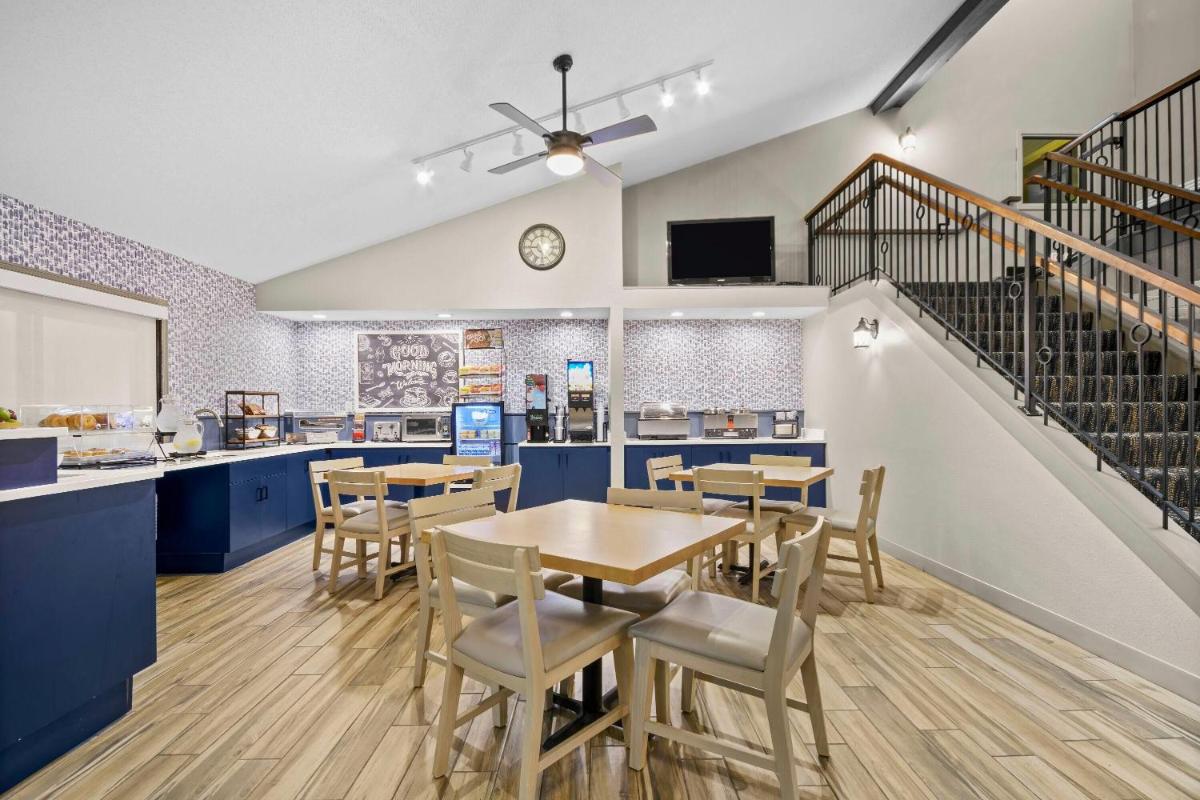 AmericInn by Wyndham Virginia - Housity