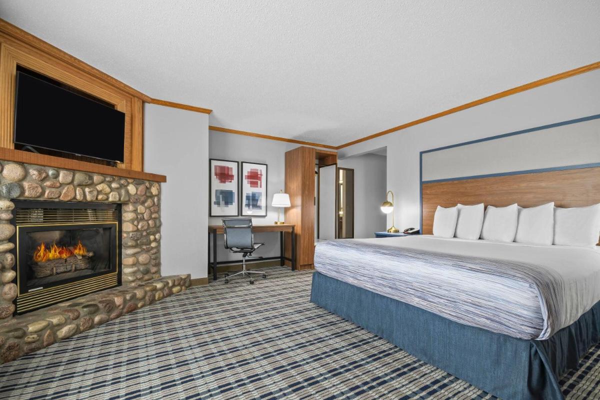 AmericInn by Wyndham Virginia - Housity