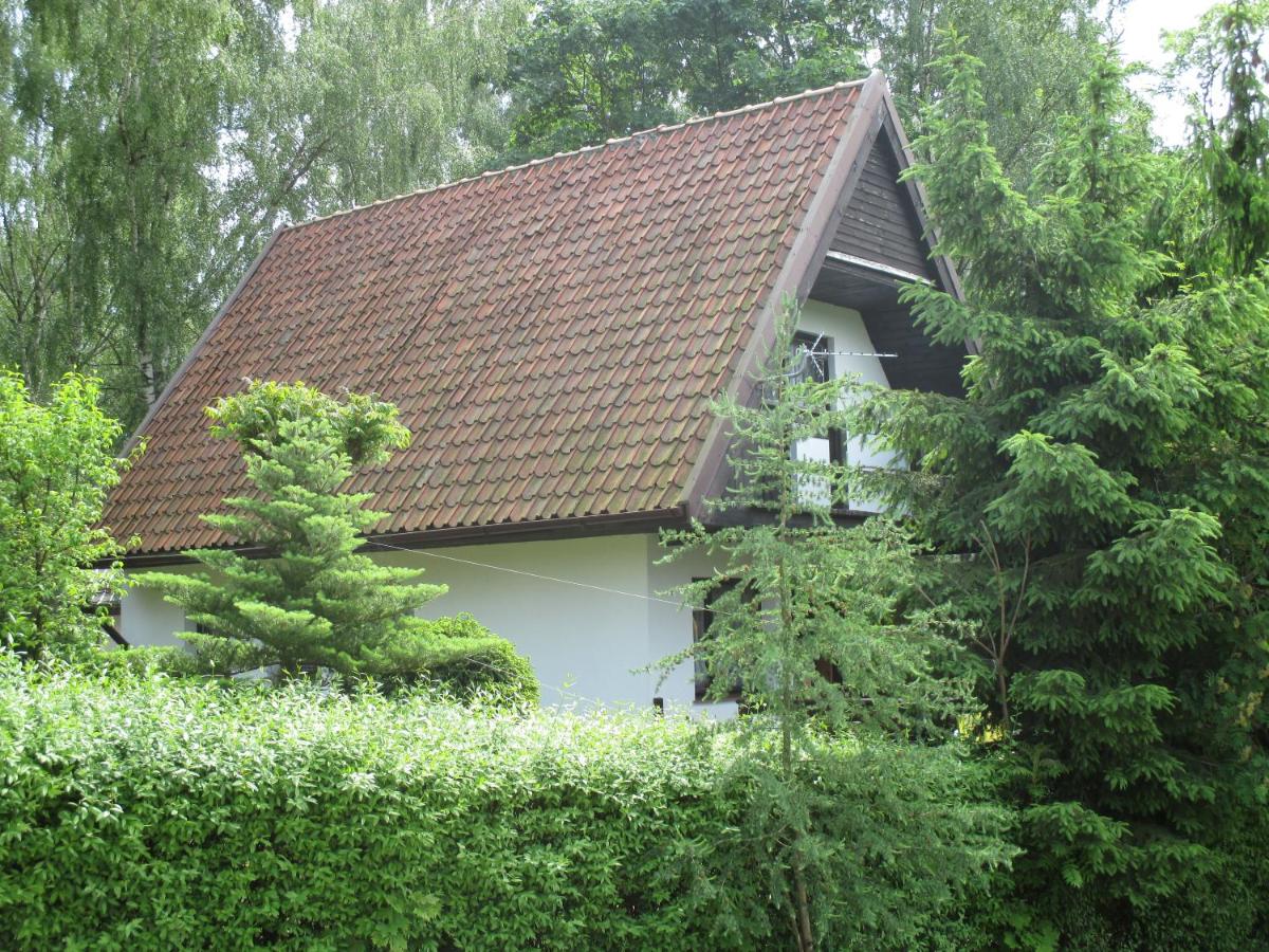 Domek nad jeziorem - Housity