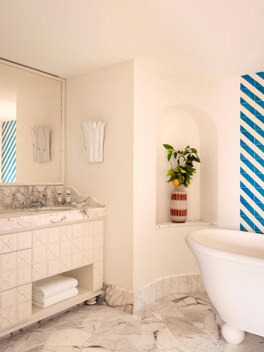 Salle de bains dans l'établissement Hotel Byblos Saint-Tropez