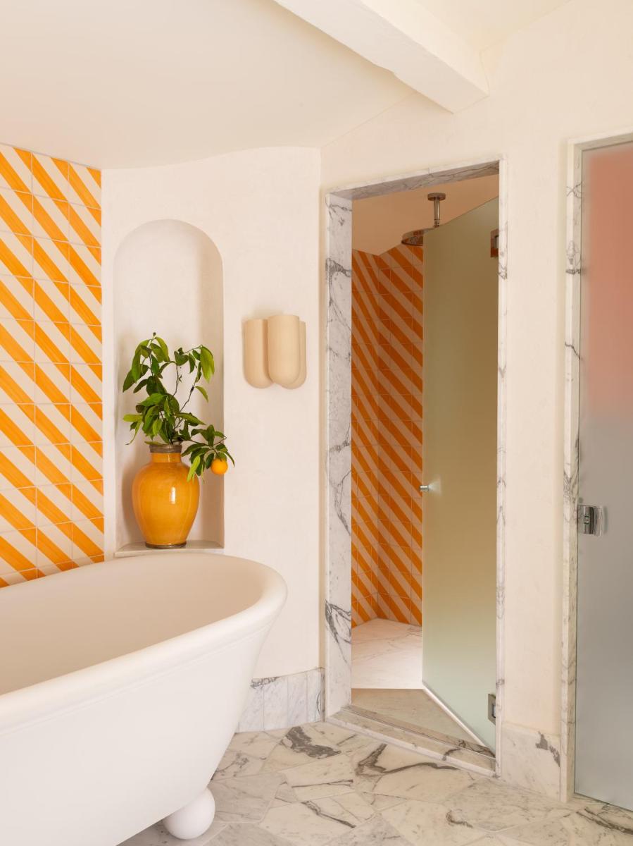 Salle de bains dans l'établissement Hotel Byblos Saint-Tropez