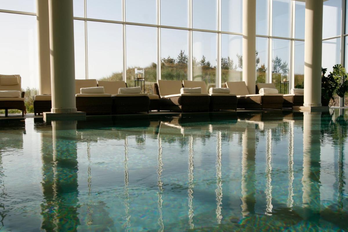 Der Swimmingpool an oder in der Nähe von Strandhotel Dünenmeer - Adults only