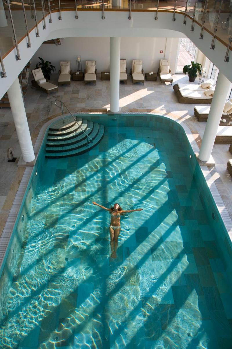 Der Swimmingpool an oder in der Nähe von Strandhotel Dünenmeer - Adults only