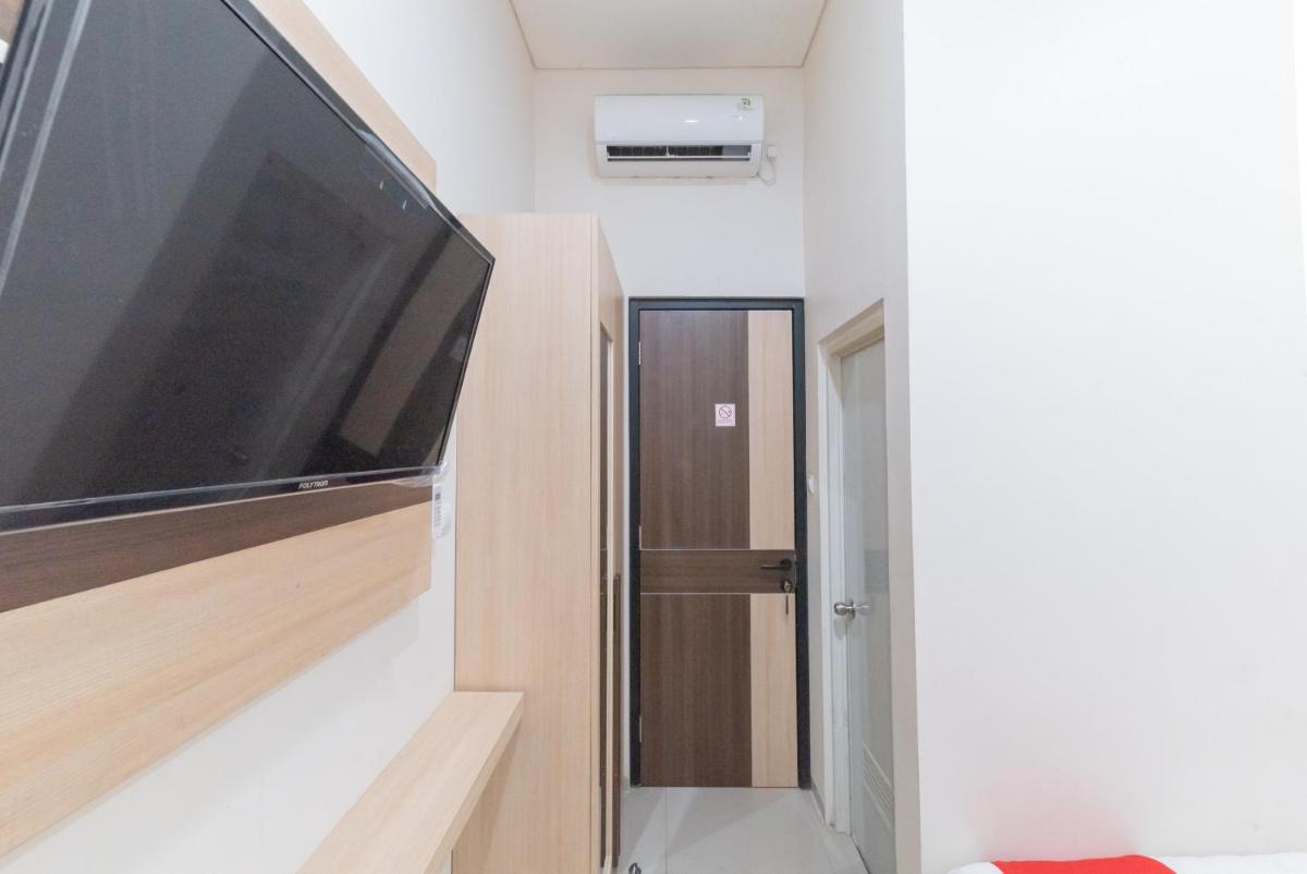 RedDoorz near CSB Mall Cirebon - Hizvo