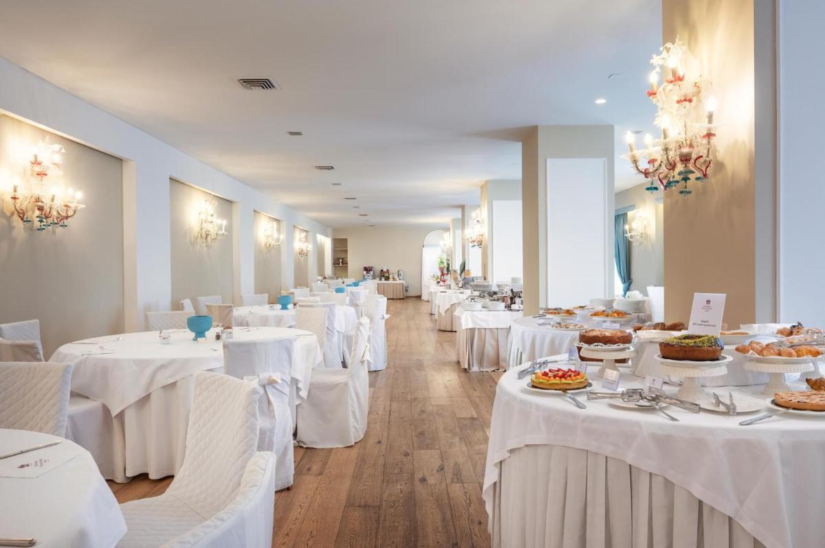 Excelsior Palace Hotel - Housity
