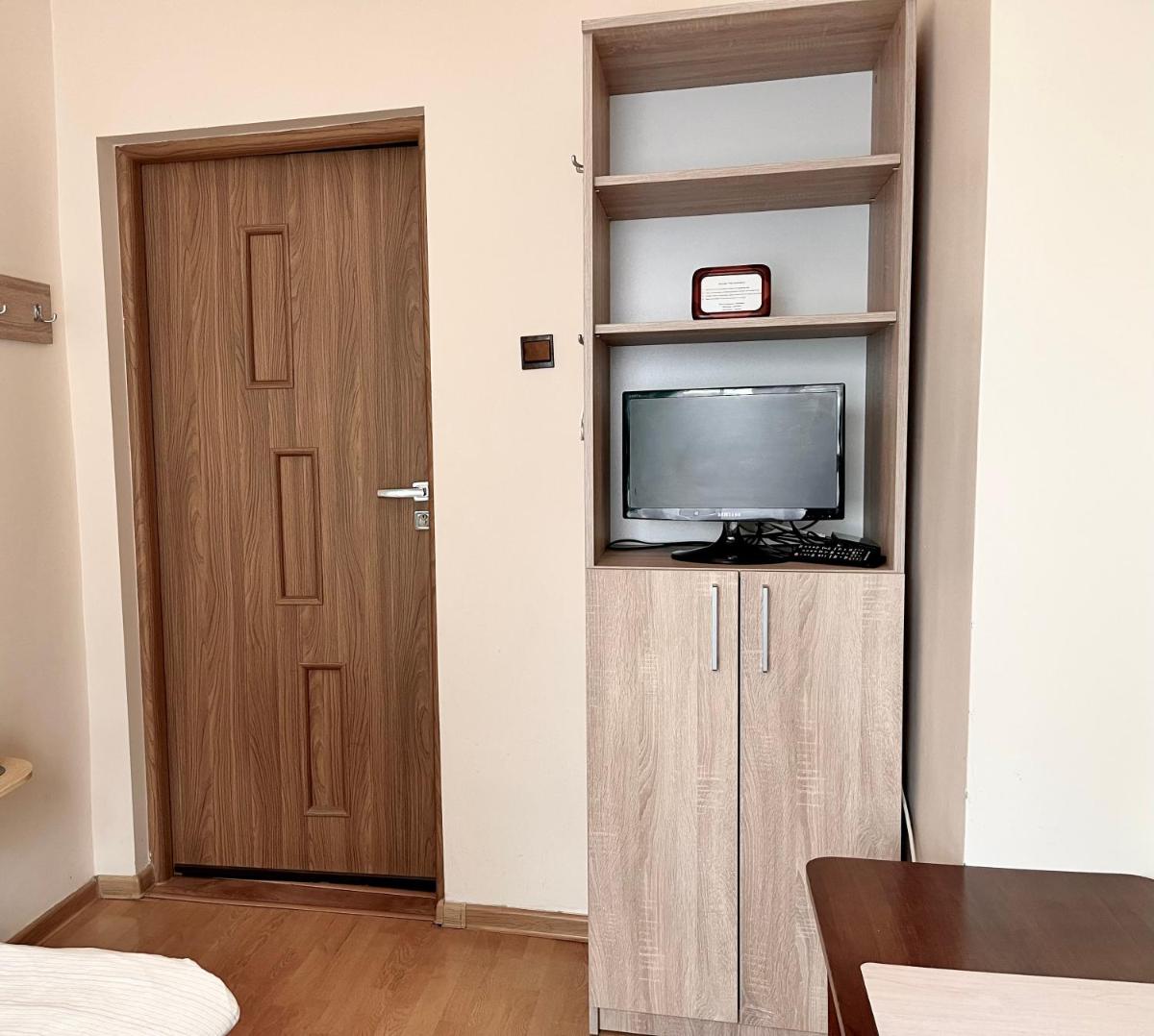 Pod Jarzębiną - Housity