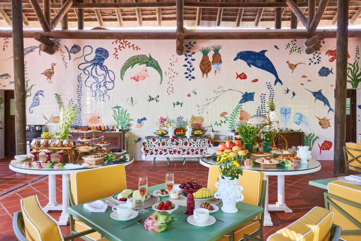 Comida en o cerca de este hotel