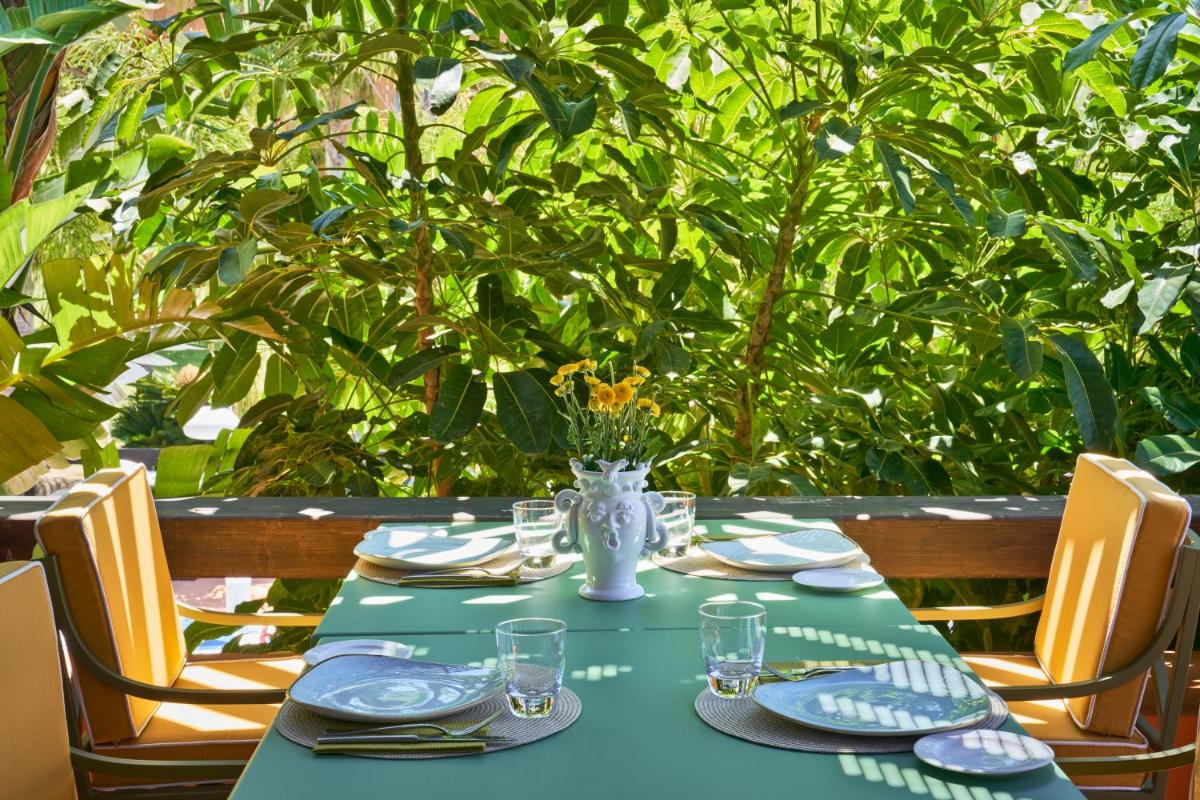 Jardín al aire libre en Royal Hideaway Sancti Petri