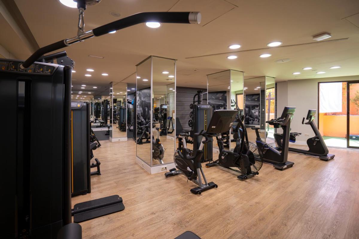 Gimnasio o instalaciones de fitness de Royal Hideaway Sancti Petri