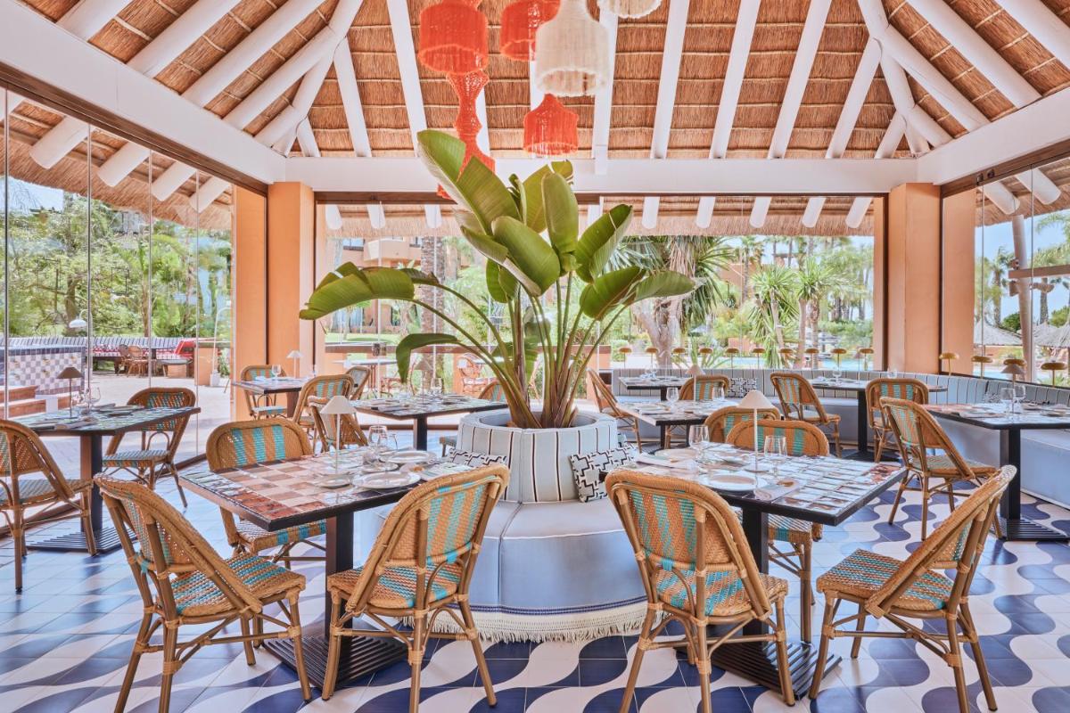 Un restaurante o sitio para comer en Royal Hideaway Sancti Petri