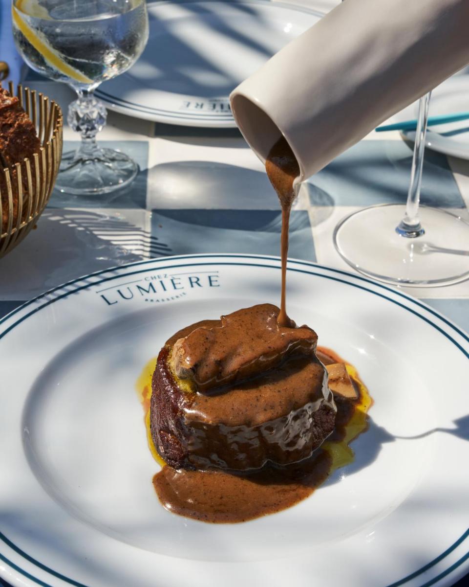 Comida en o cerca de este hotel
