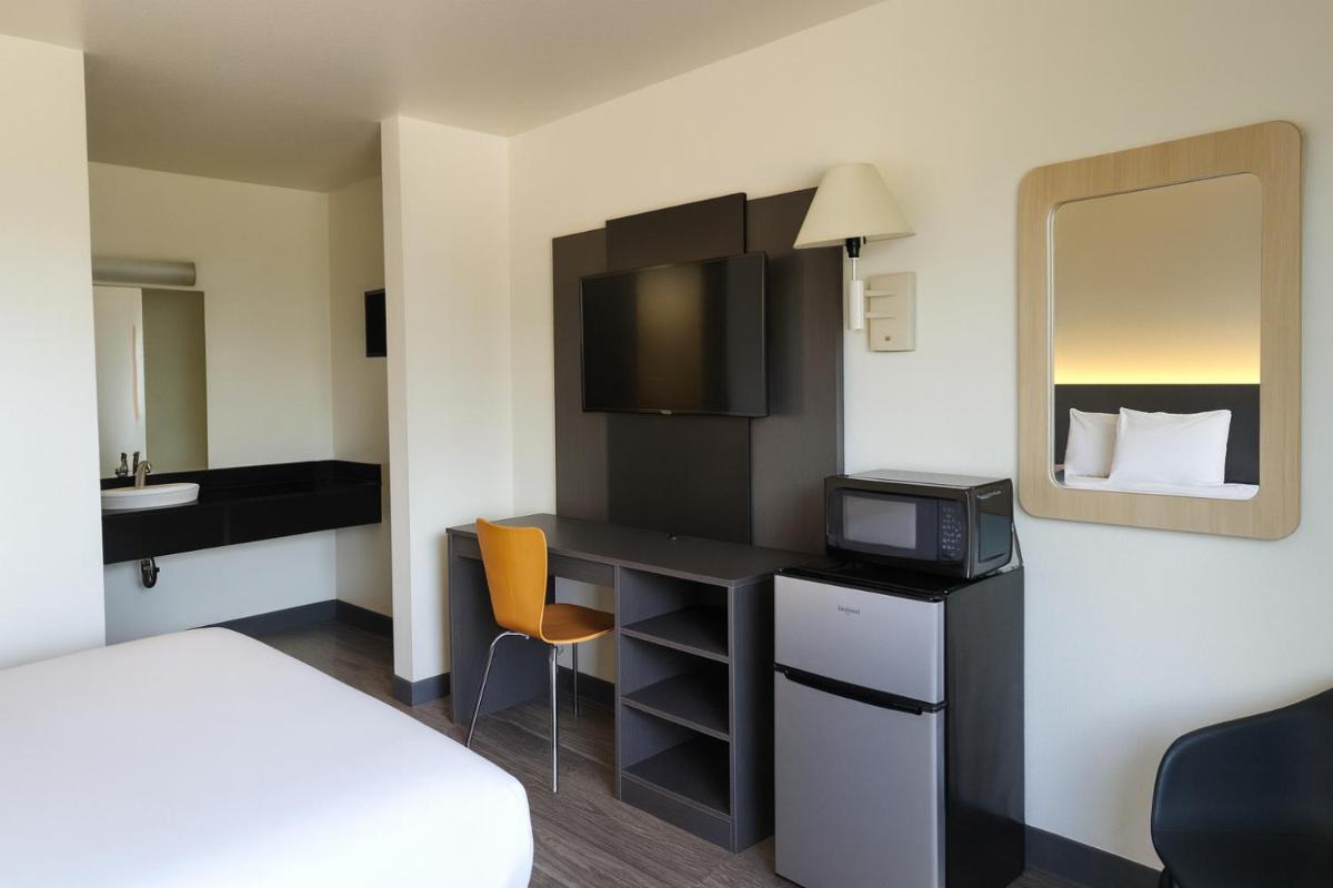 Motel 6-Roseville, MN - Minneapolis North - Housity