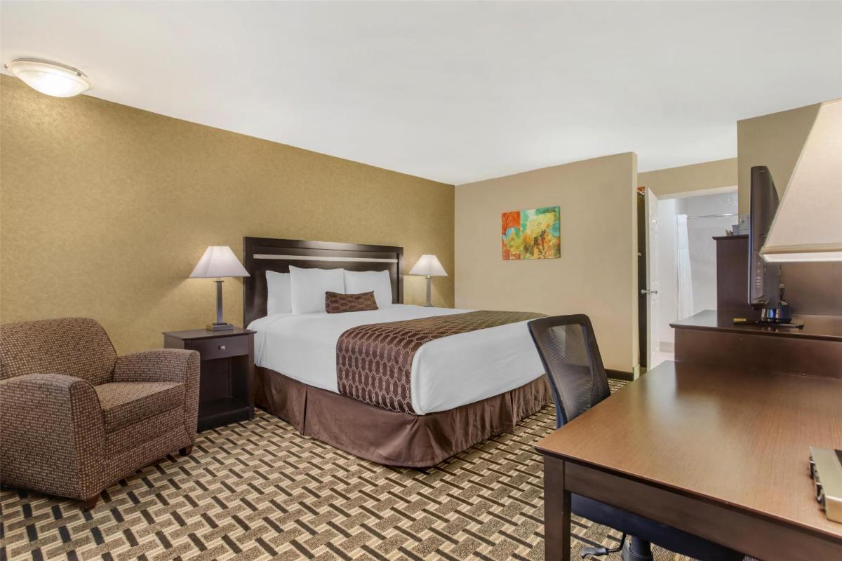 Best Western Plus Pleasanton Inn - Housity