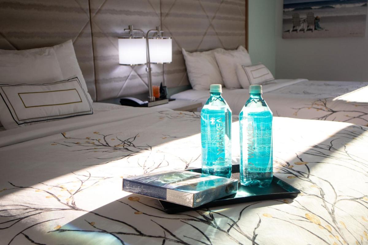 NEW 2026-Ocean Sands Beach Boutique Inn-Sauna and Salt-Mineral Pool -Free Beach Bikes and Famous Beach- Fresh Baked Cookies and Popcorn - Bathrobes and Sunscreen in all rooms-Ultra Sparkling-Free Laundry- 4 Grand Black Beds-Call NOW & Save-1-252-AHA-SAND - Housity