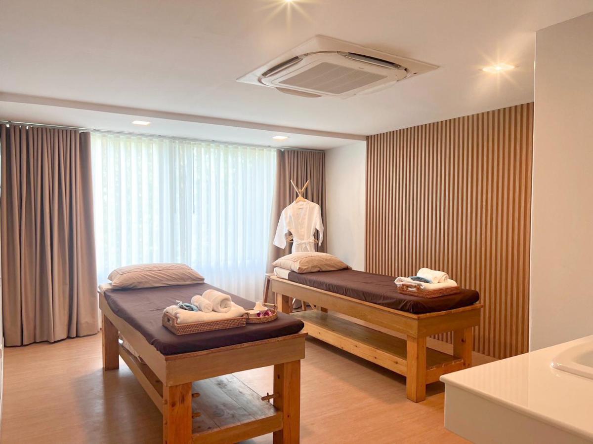 โรงแรมบลอสซั่ม เพชรบูรณ์ Blossom Hotel - Housity