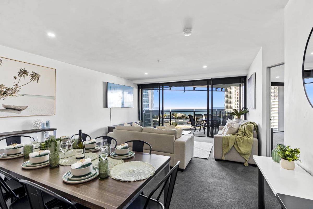 Circle on Cavill - QStay - Housity