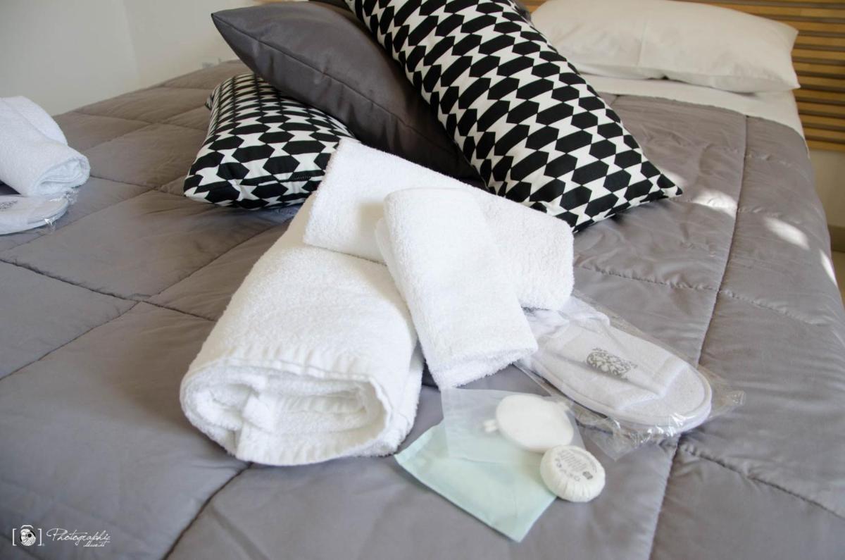 Rescio's Rooms - Housity