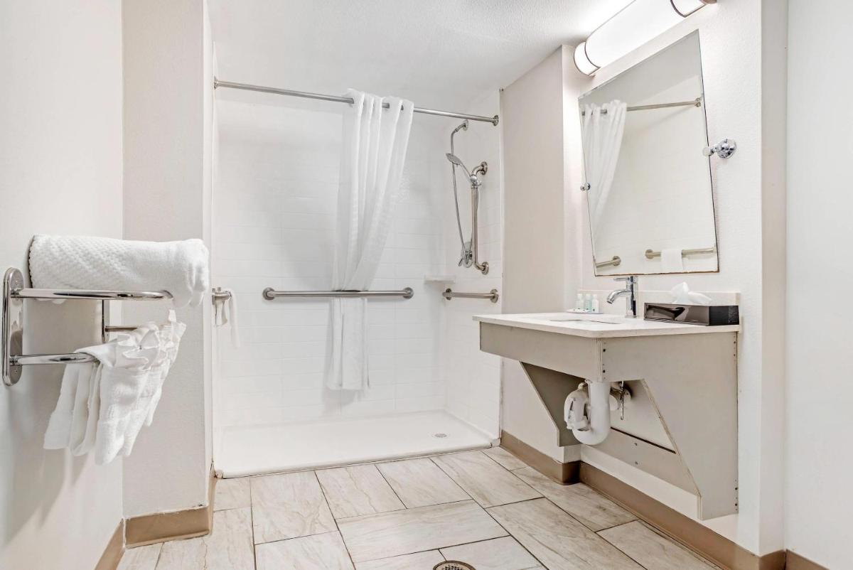 Quality Inn Panama City North - Housity