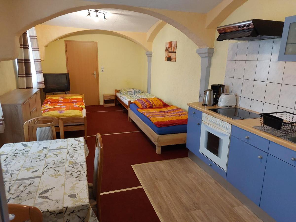 Ferienwohnung Monteurzimmer Bretnig WiFi Waschmaschine Parklpatz kostenlos - Housity