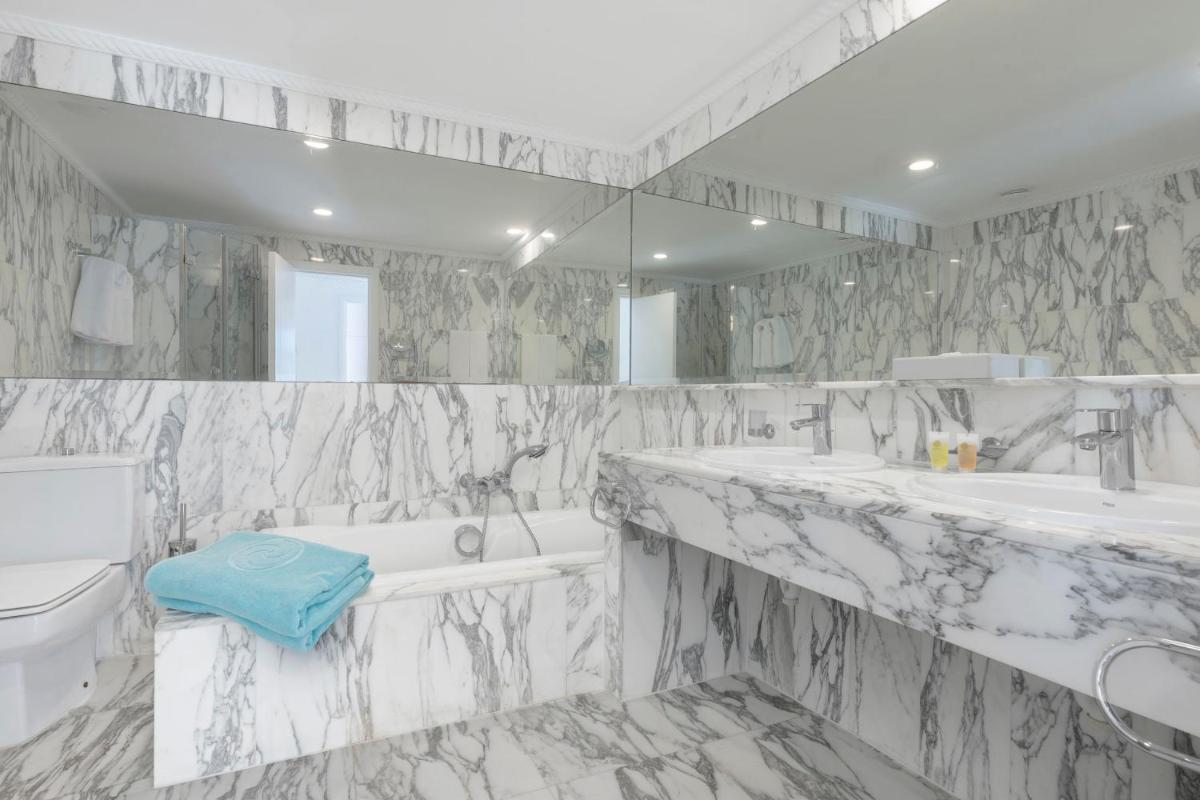 Un baño de Anfi del Mar 1