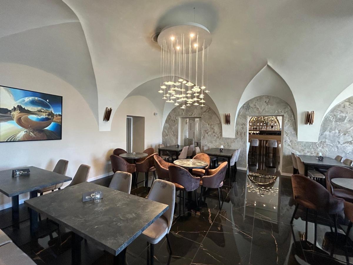 Hotel Jelen - Housity