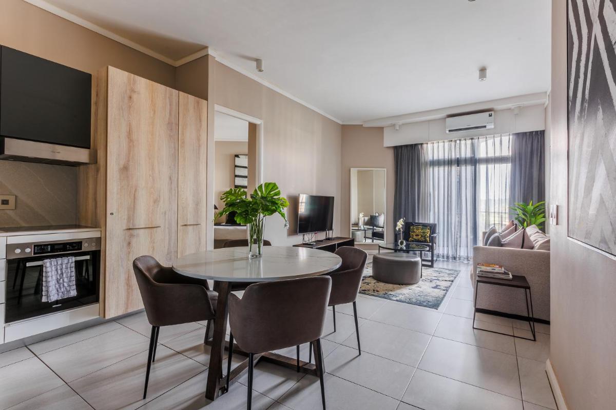The Menlyn Main Residents Trilogy - Hizvo