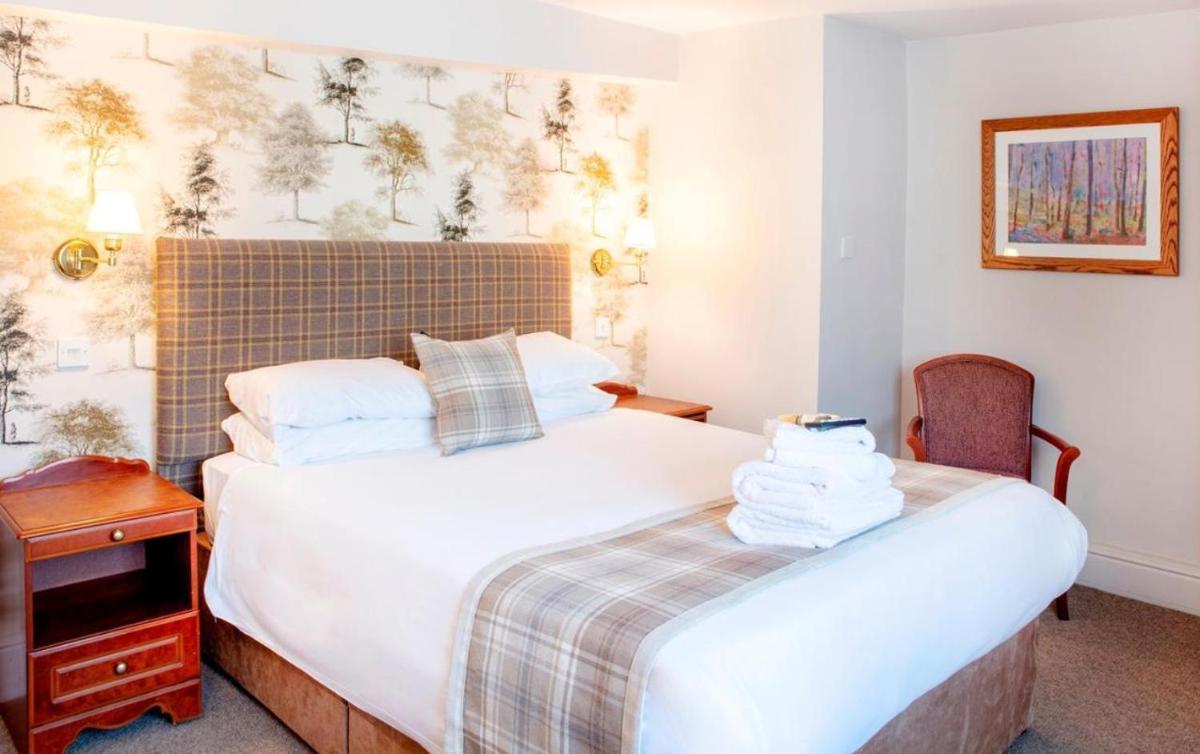 The Old Bell - Warminster - Housity