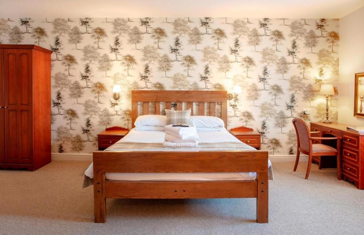 The Old Bell - Warminster - Housity