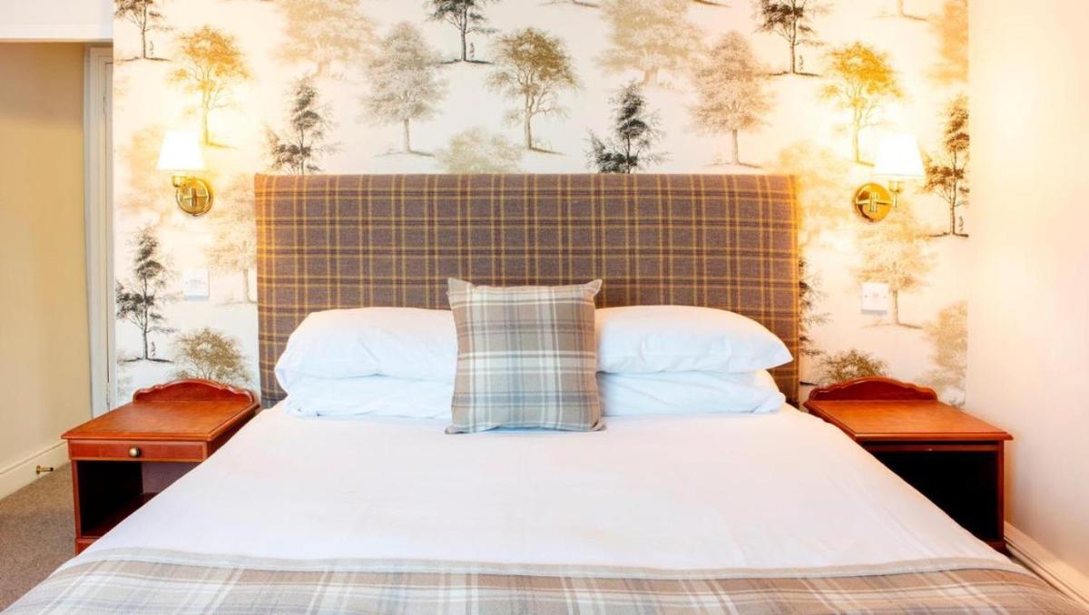 The Old Bell - Warminster - Housity