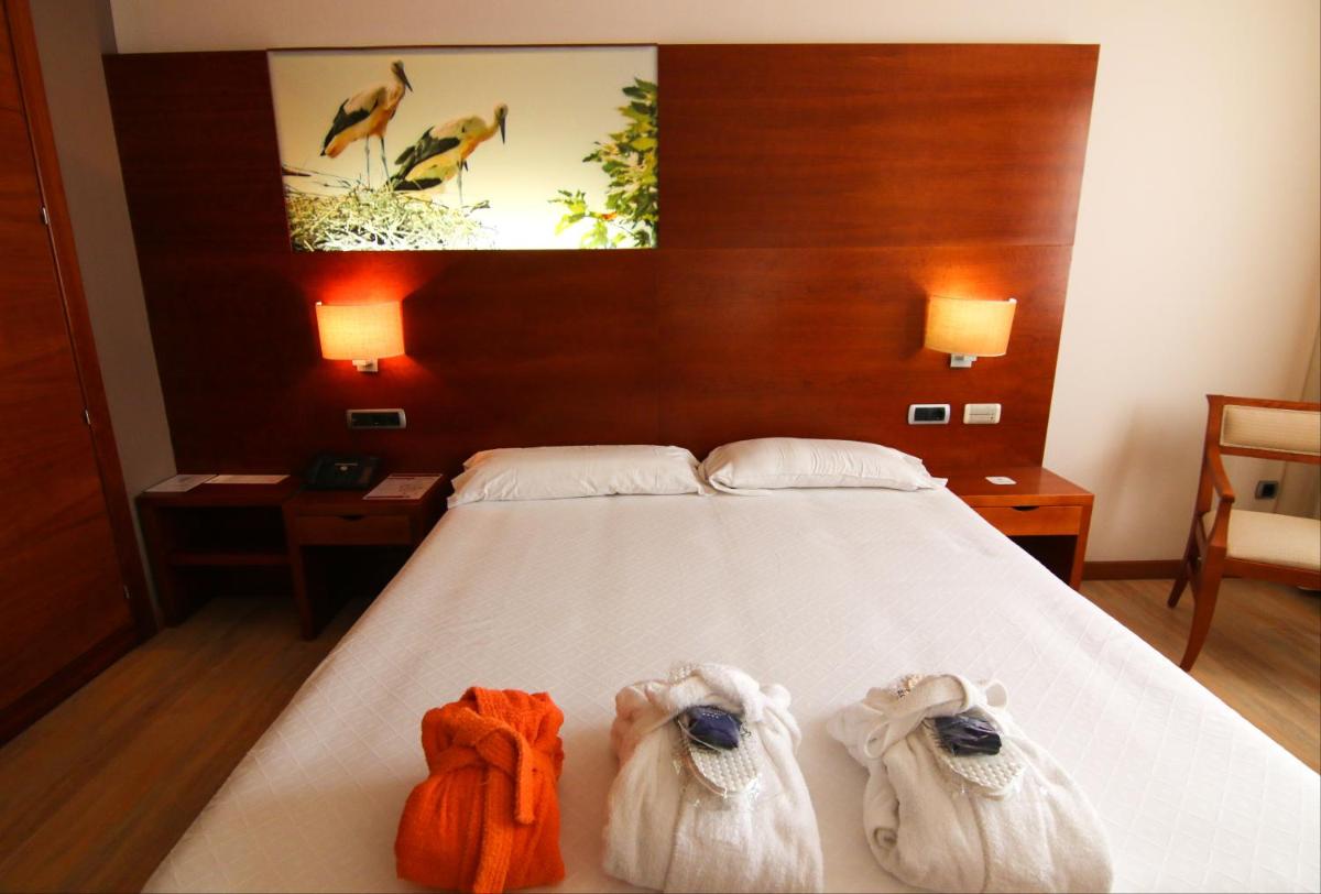 Cama o camas de una habitación en Hotel Balneario Valle del Jerte