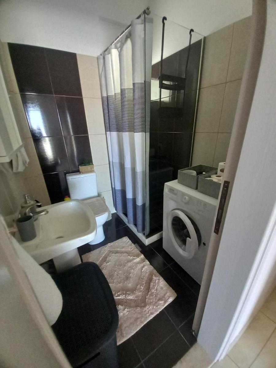 Elena House - Housity