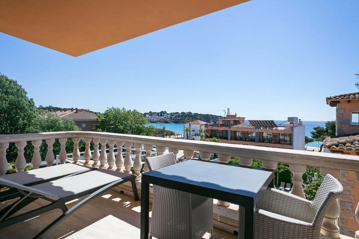 Un balcón o terraza de Van der Valk Hotel Barcarola