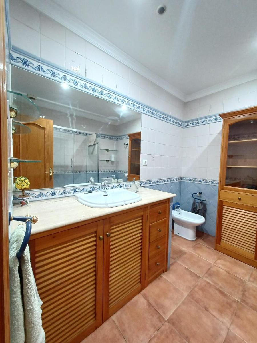 Gibraltar Views Guest House - Housity