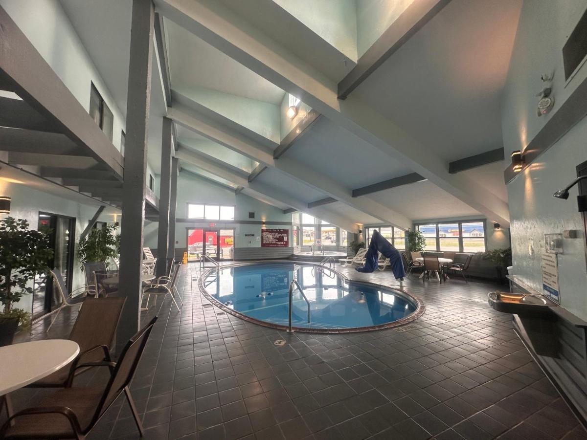 Pictured Rocks Inn and Suites - Housity