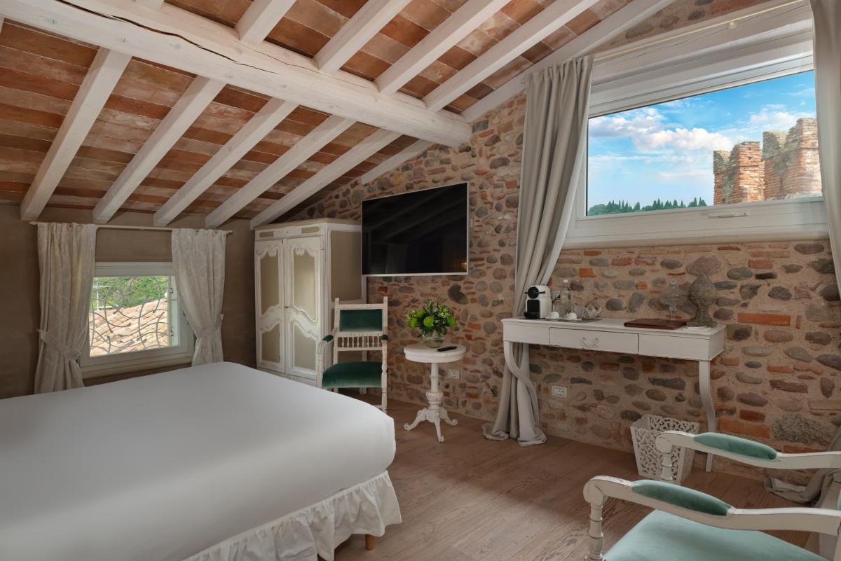 Regia Rosetta - Royal Rooms Borghetto - Housity