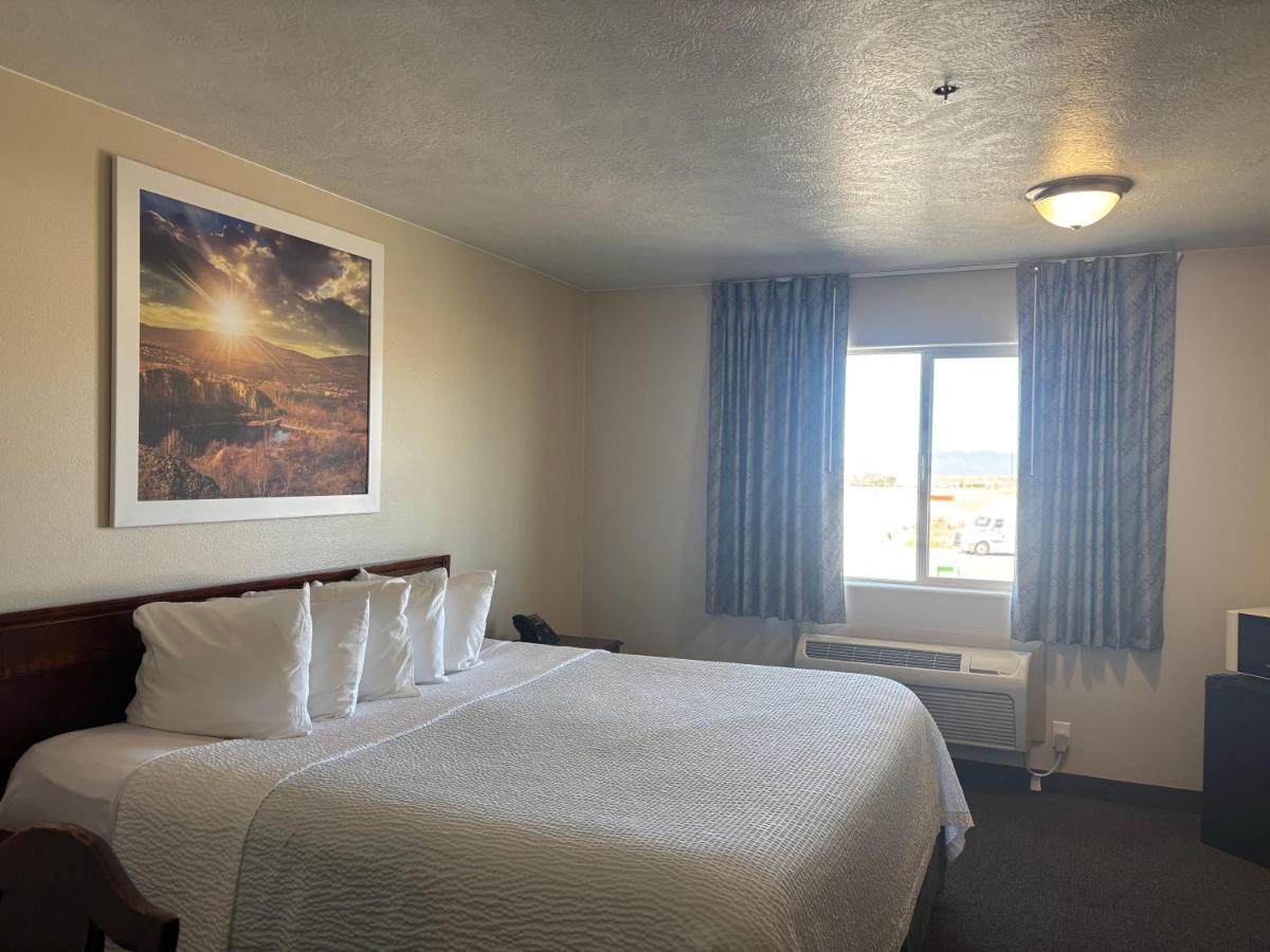 Days Inn by Wyndham Beaver - Housity