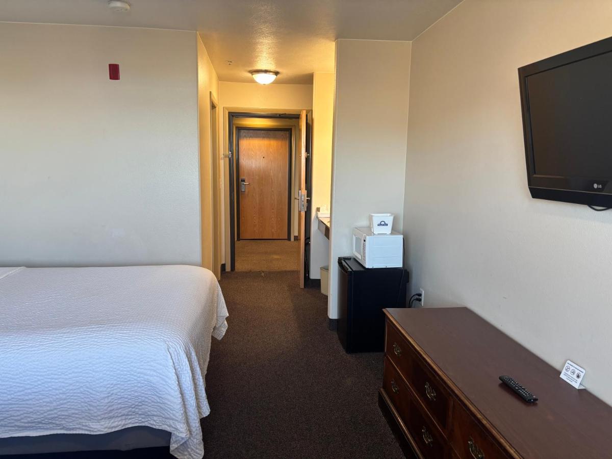 Days Inn by Wyndham Beaver - Housity