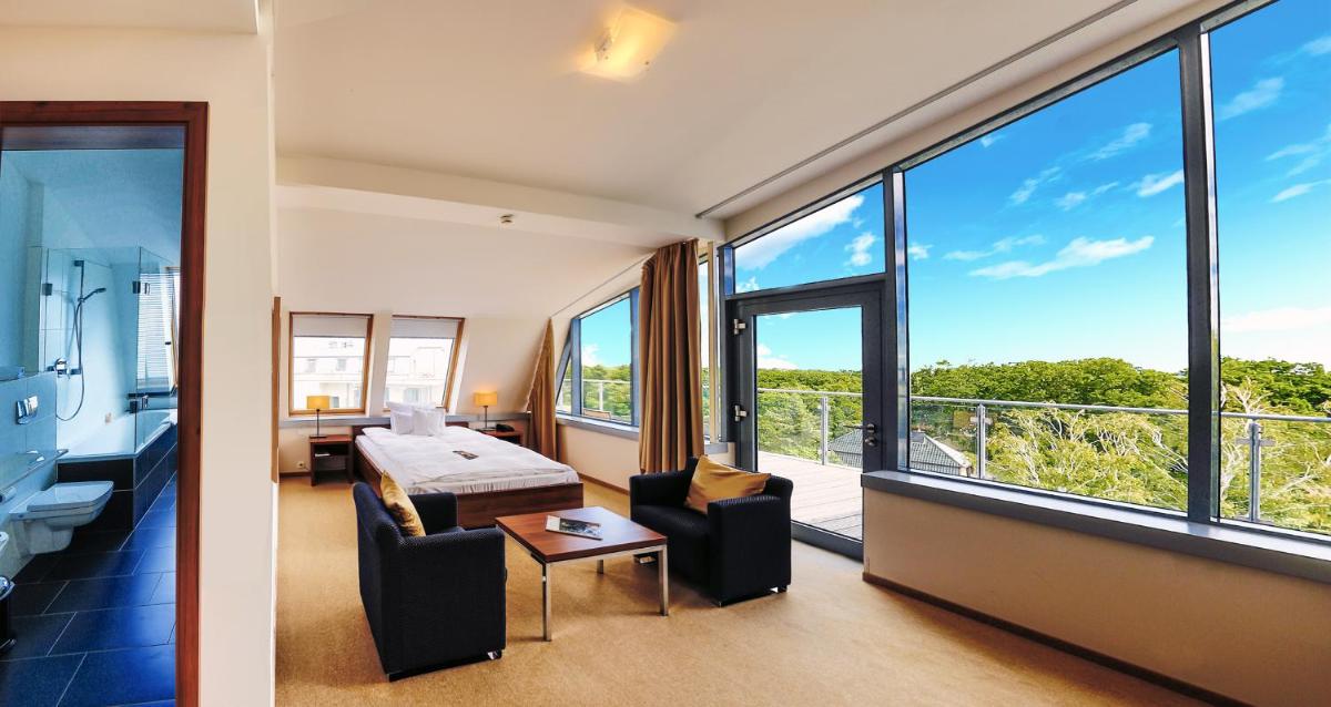 Ein Bett oder Betten in einem Zimmer der Unterkunft THE GRAND Ahrenshoop