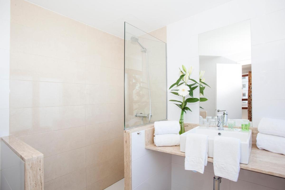 Un baño de Hotel Marina