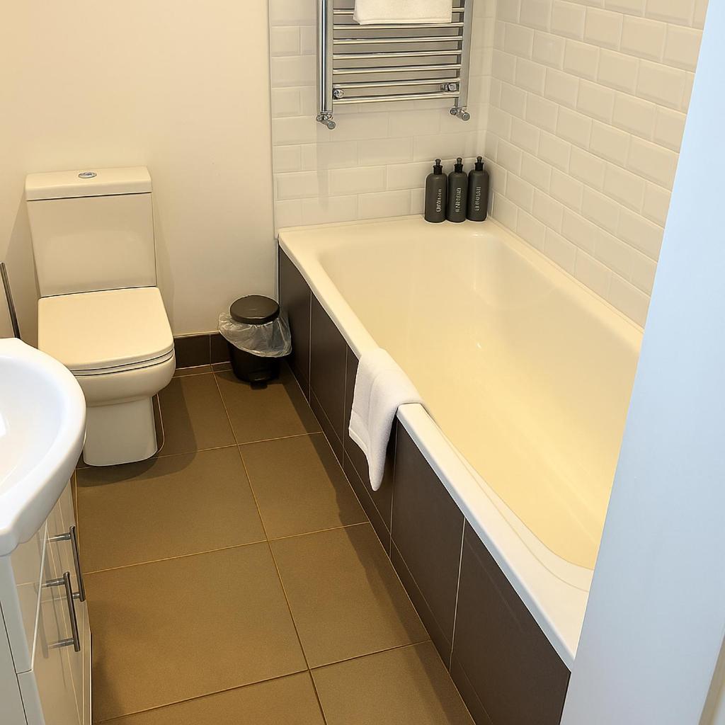 Victorian South Belfast area Lisburn Road 3 Double Bedrooms - Great Transport Links - Housity