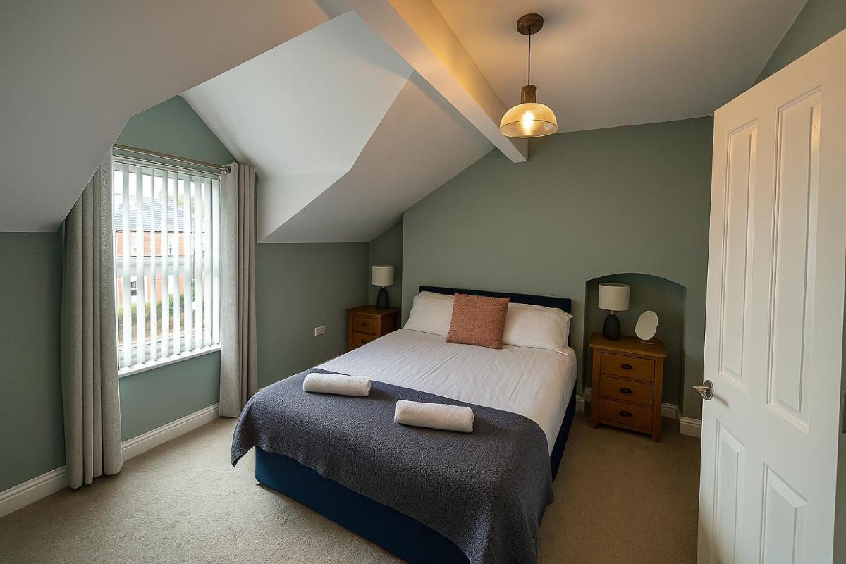 Victorian South Belfast area Lisburn Road 3 Double Bedrooms - Great Transport Links - Housity