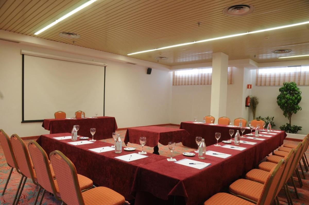 Zona business o sala de conferencias en Beatriz Costa & Spa