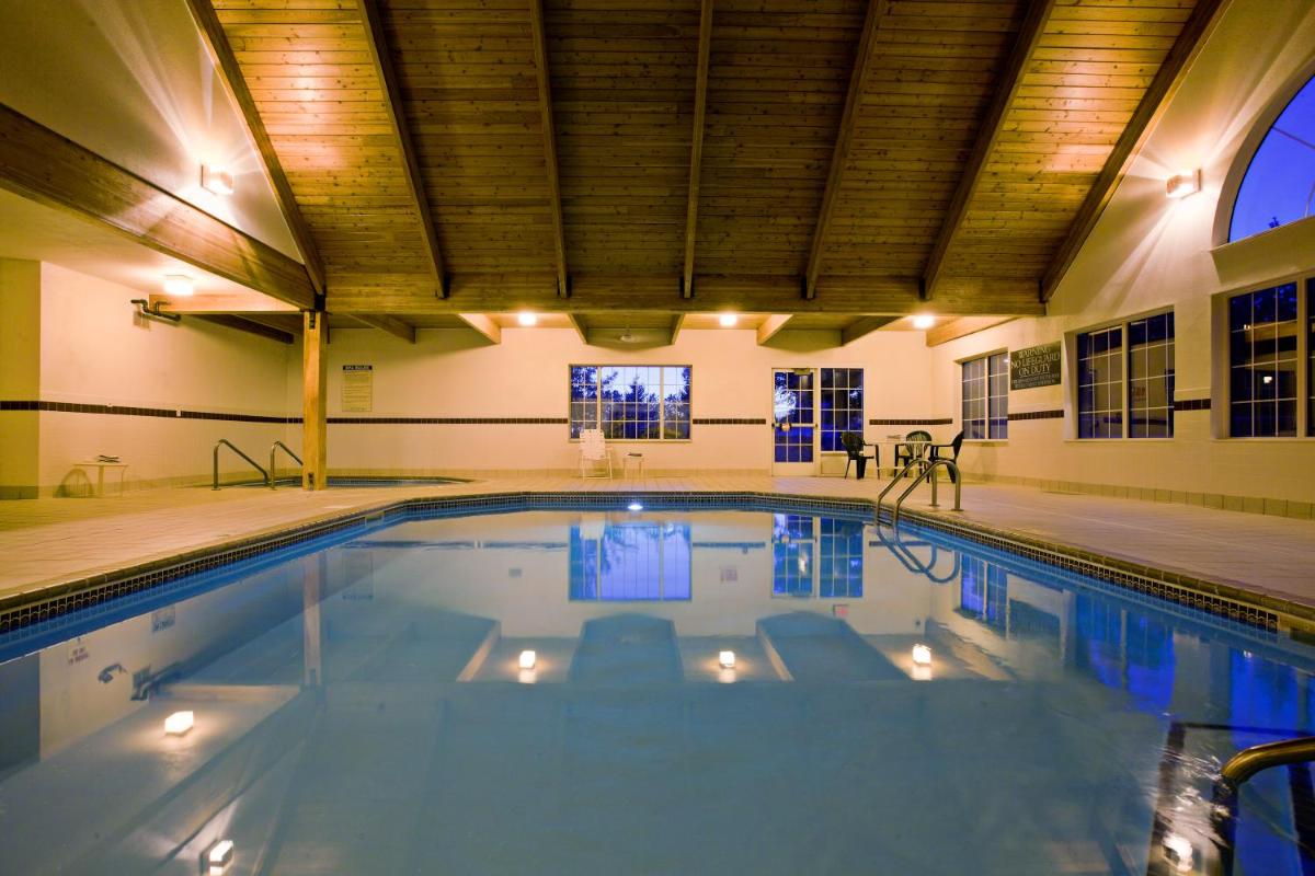 Country Inn & Suites by Radisson, Elk River, MN - Housity