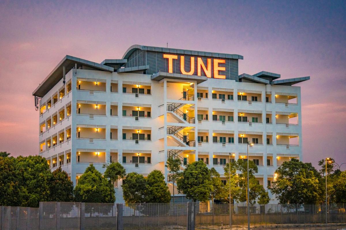 Tune Hotel KLIA Aeropolis (Airport Hotel) - Housity