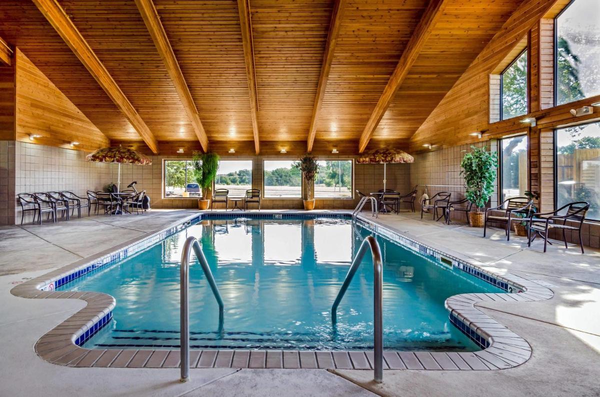 Rodeway Inn Hesston - Housity