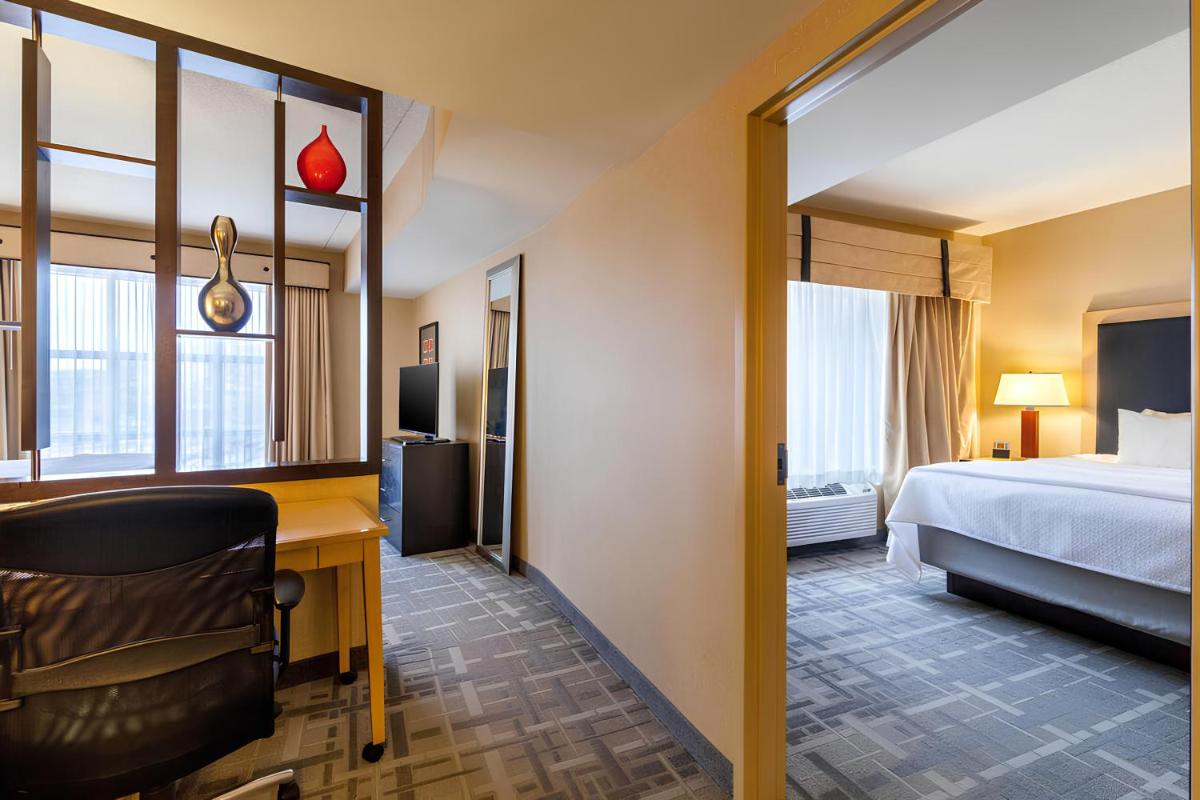 Cambria Hotel Pittsburgh - Downtown - Housity