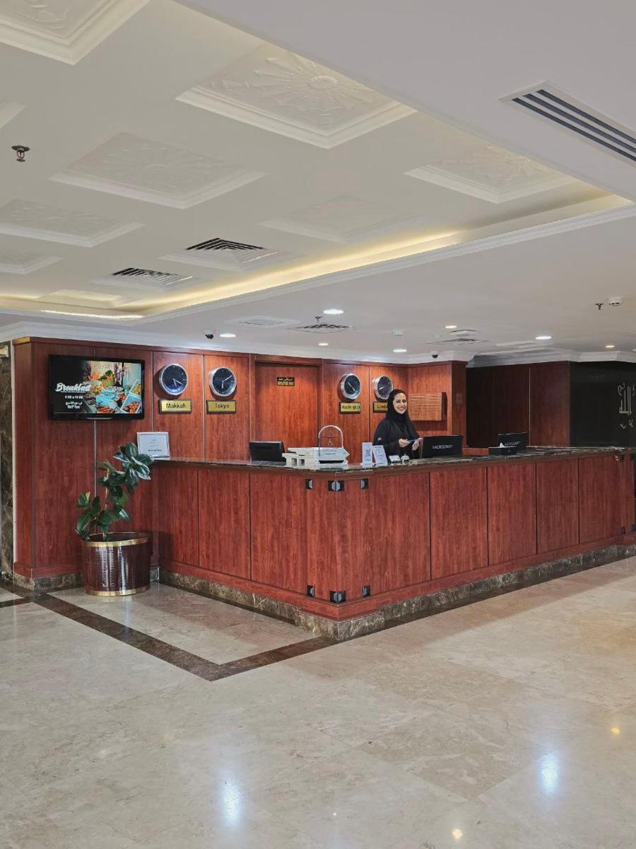 Crown Tower Hotel - Housity