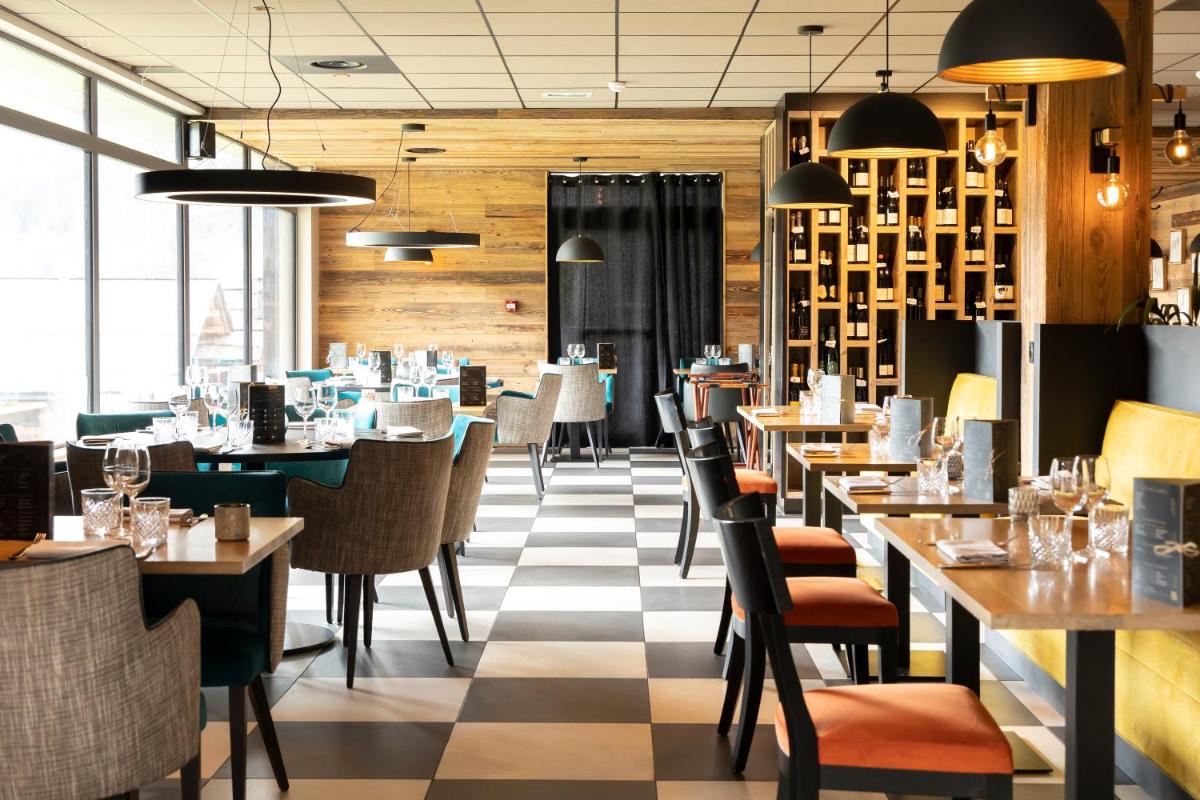 Restaurant ou autre lieu de restauration dans l'établissement Résidence Odalys Mendi Alde