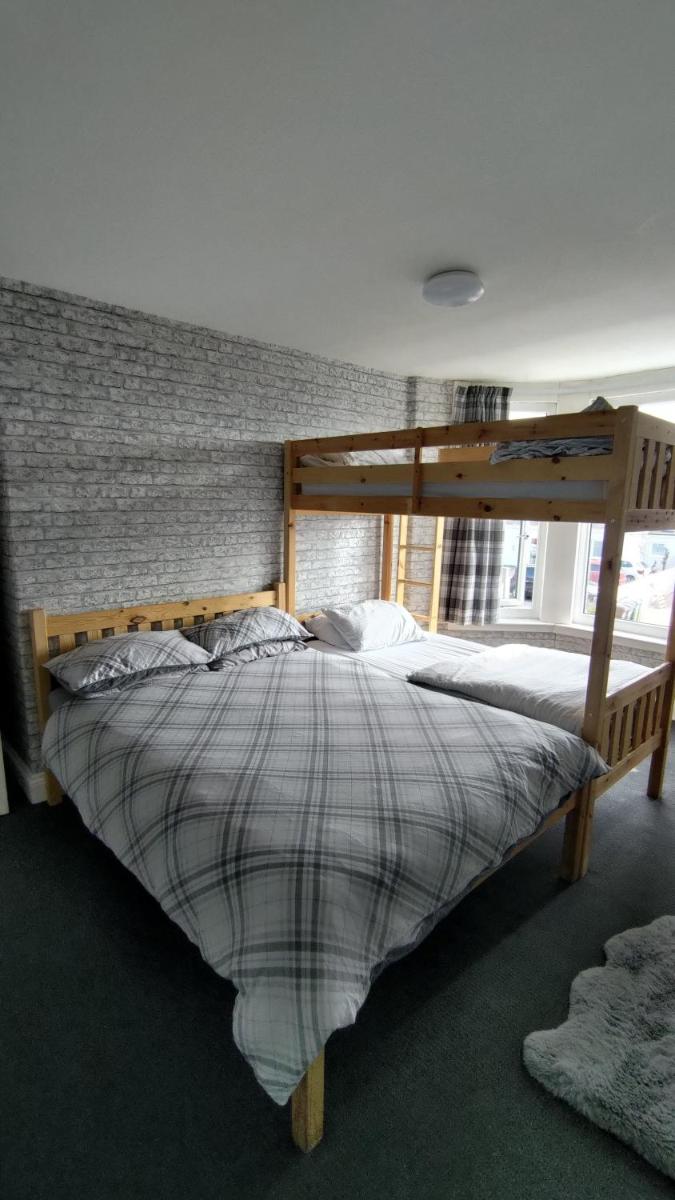 OYO Shore Surf Lodge - Housity